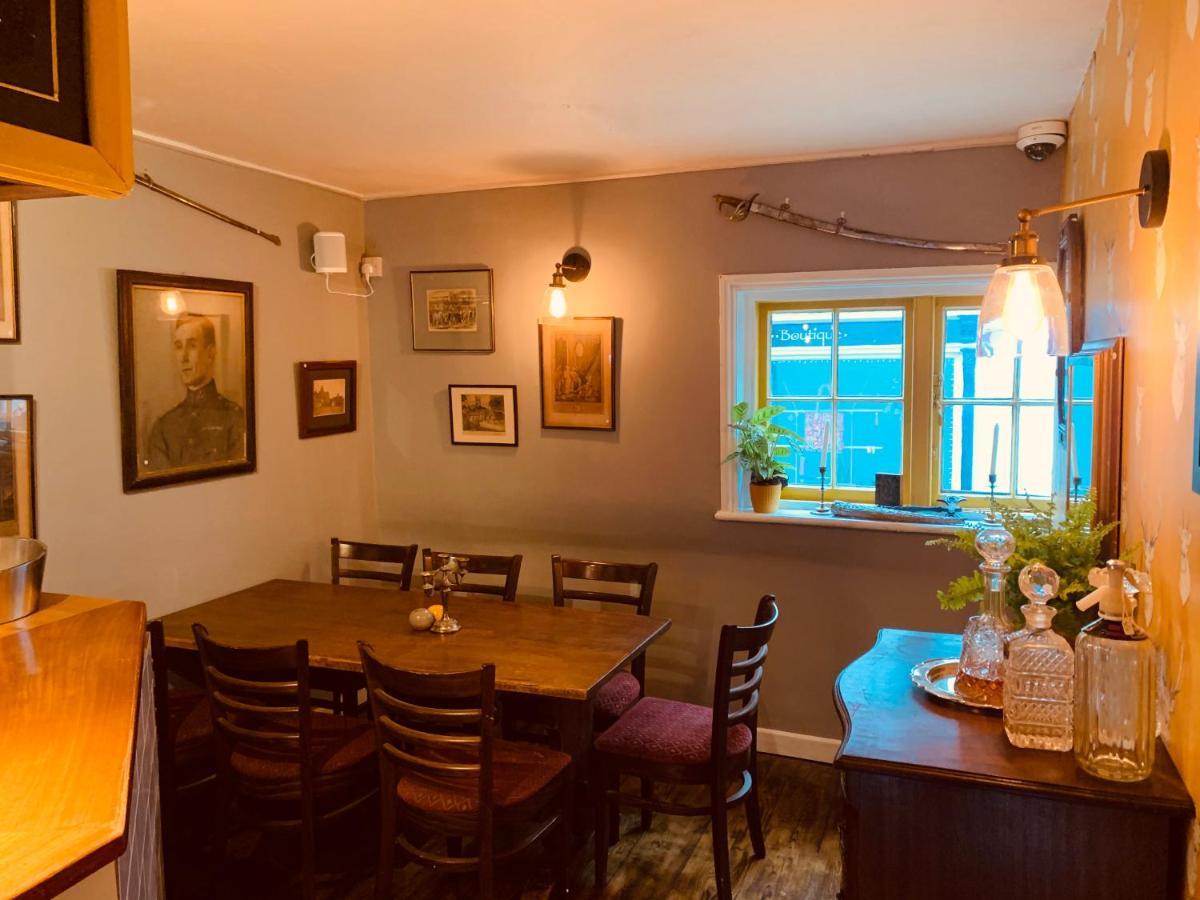 The Swan Inn Midhurst Bagian luar foto