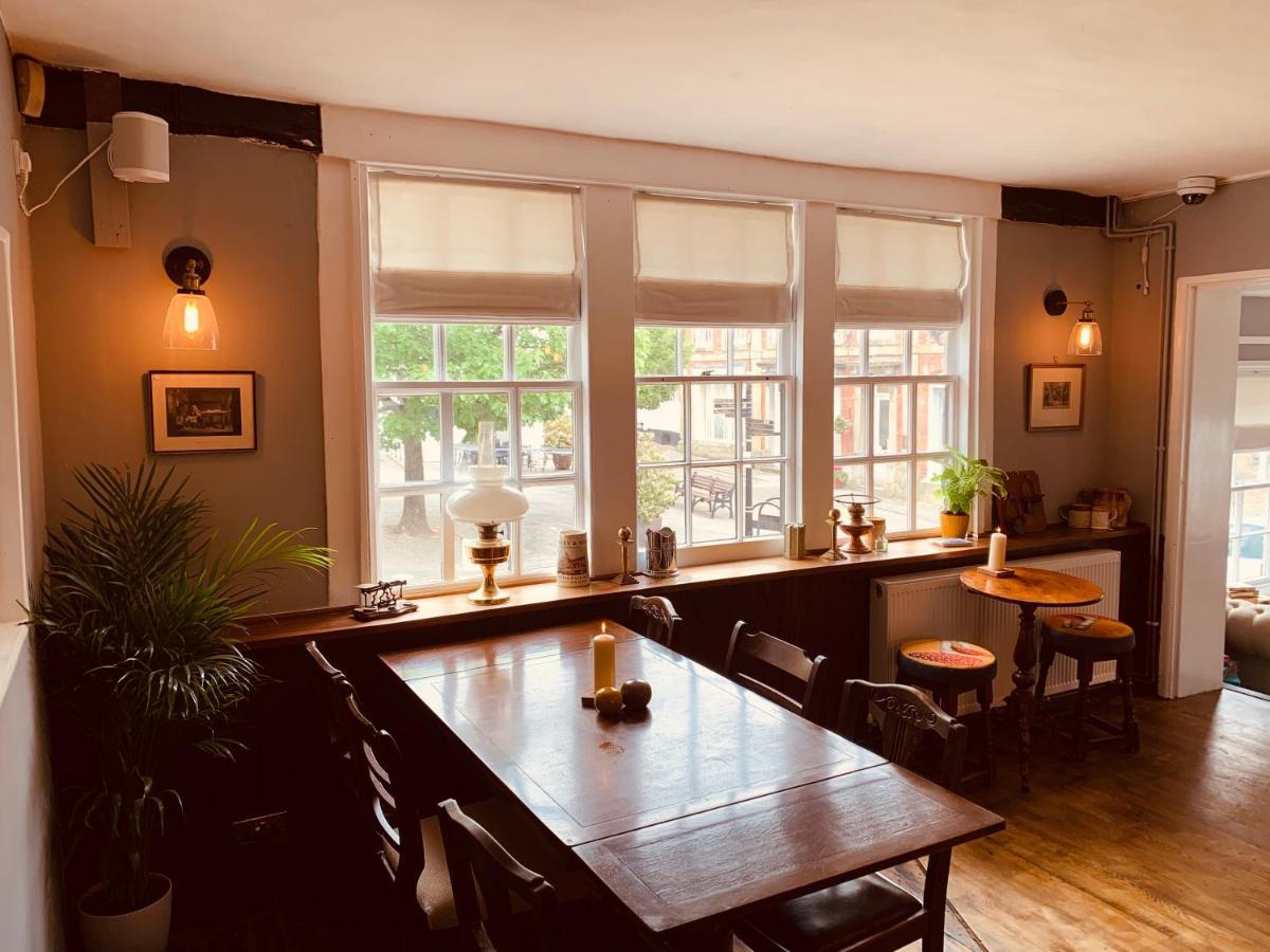 The Swan Inn Midhurst Bagian luar foto