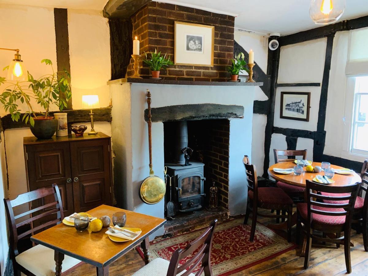 The Swan Inn Midhurst Bagian luar foto