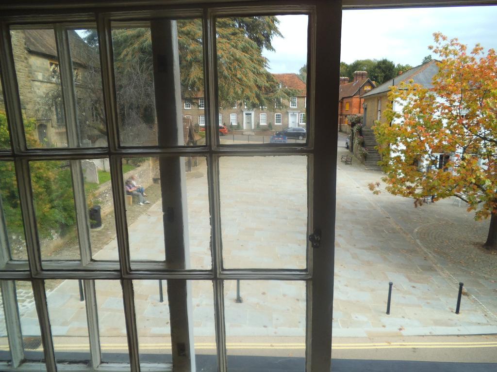 The Swan Inn Midhurst Ruang foto