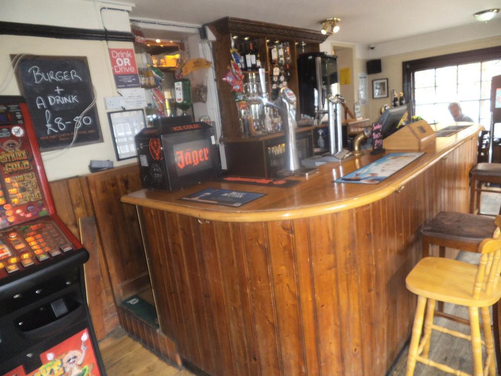 The Swan Inn Midhurst Bagian luar foto