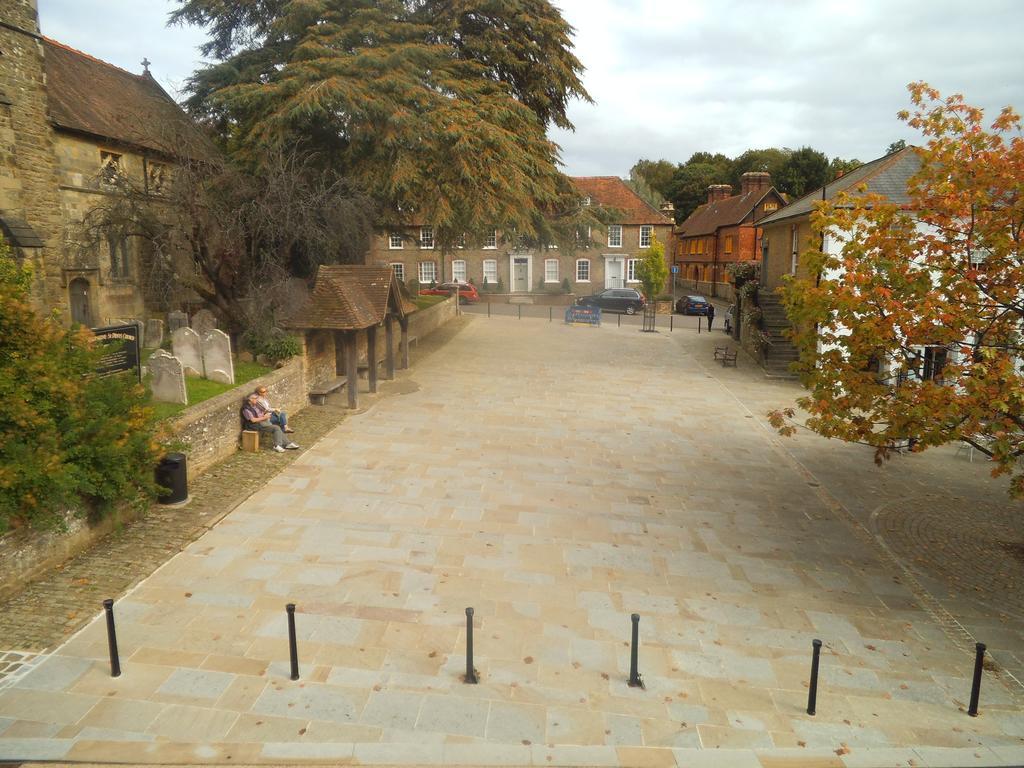 The Swan Inn Midhurst Ruang foto