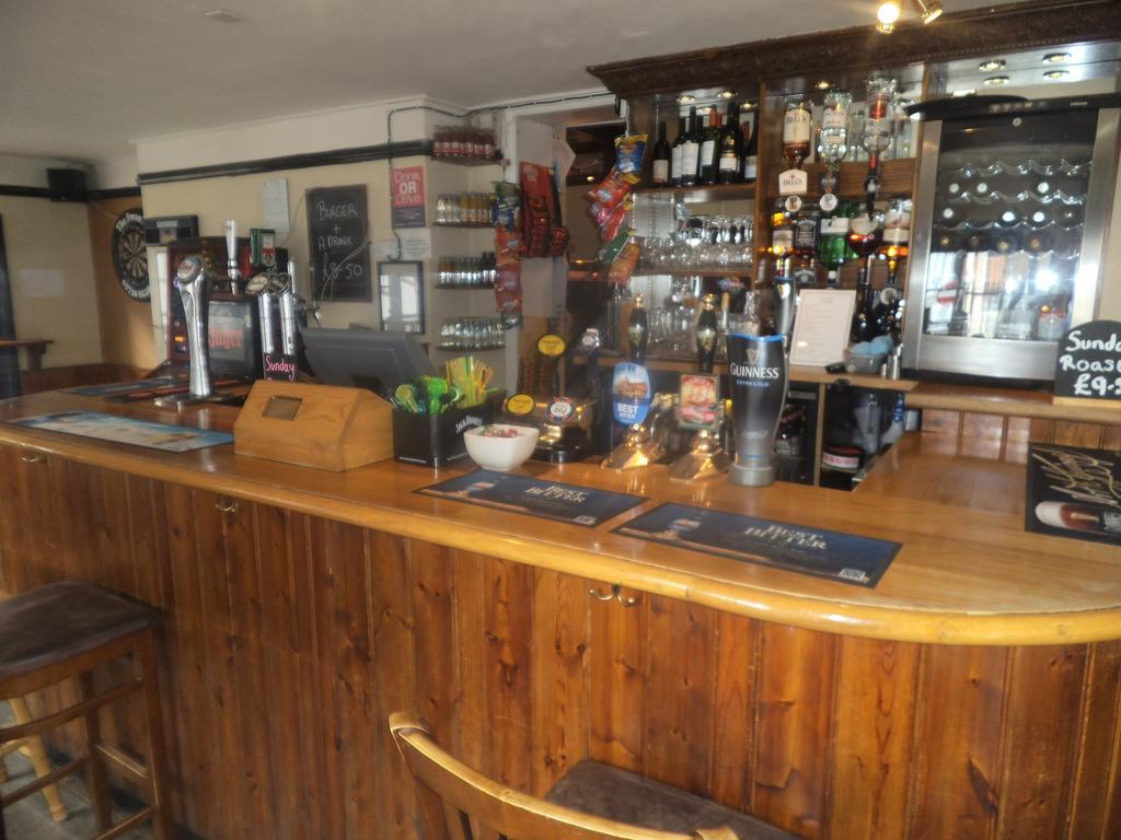 The Swan Inn Midhurst Bagian luar foto