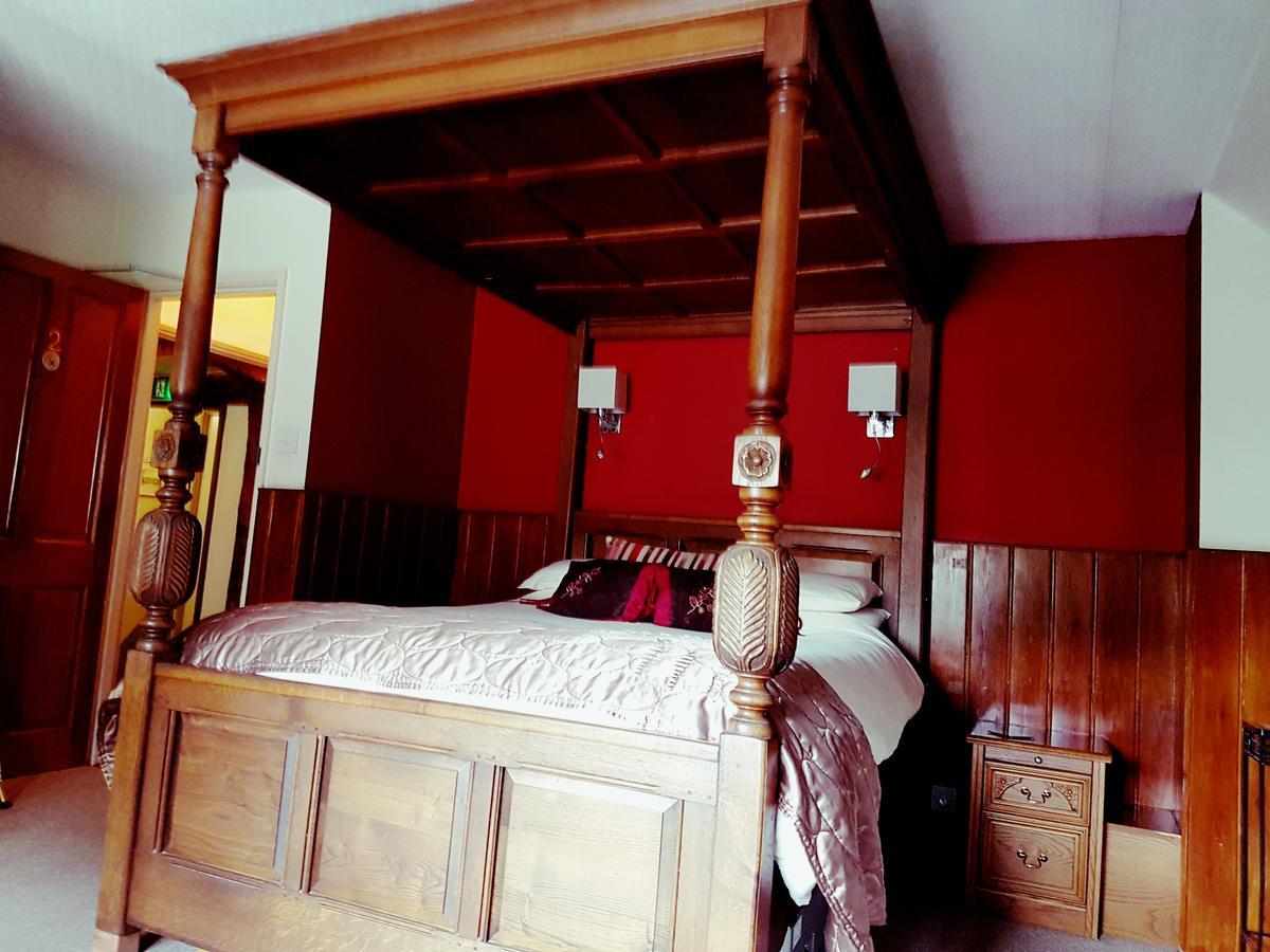 The Swan Inn Midhurst Bagian luar foto