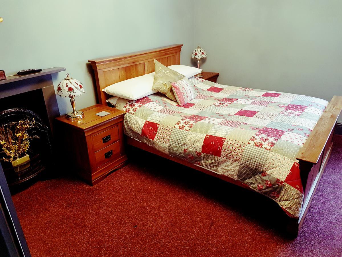 The Swan Inn Midhurst Bagian luar foto